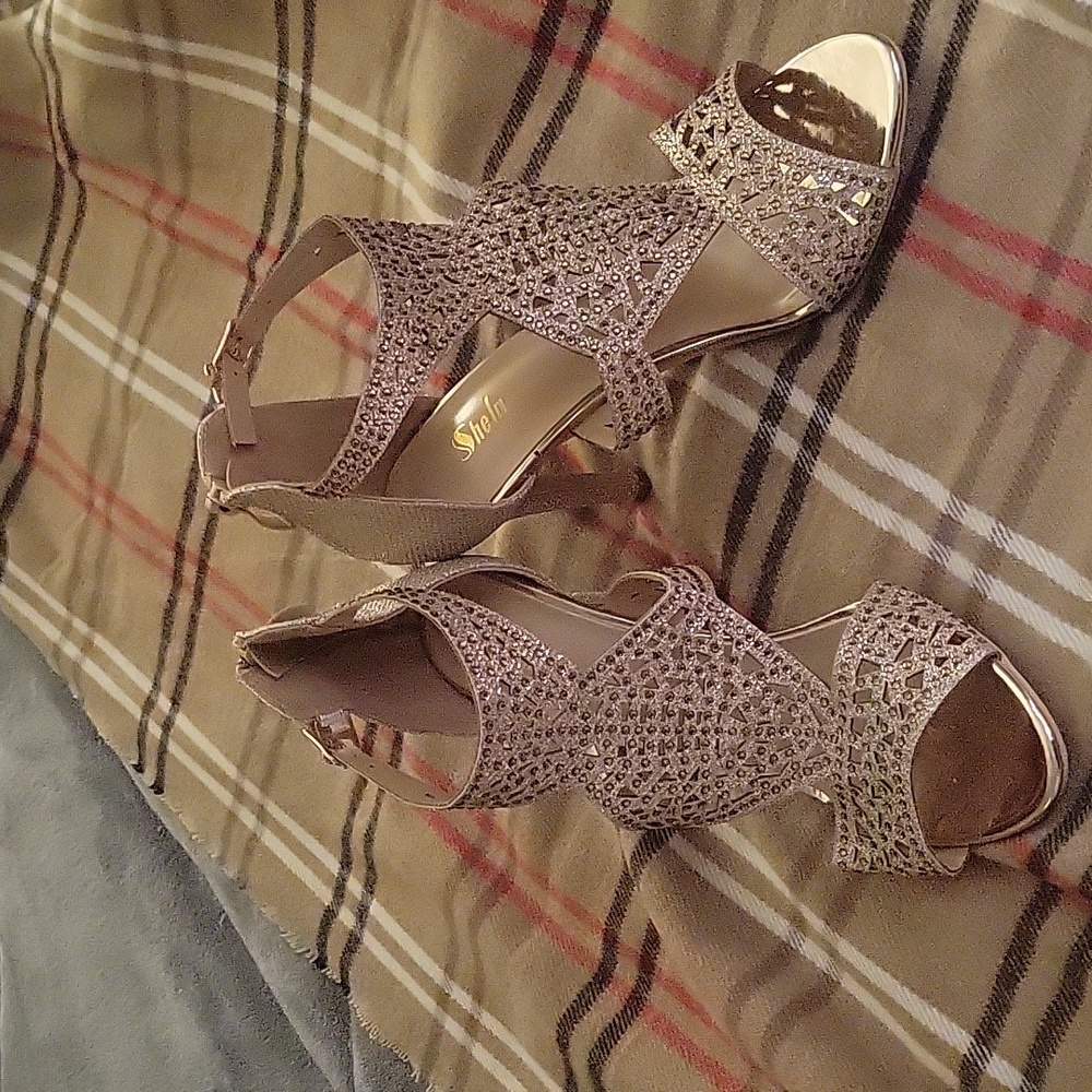 4 inch gold sandals
